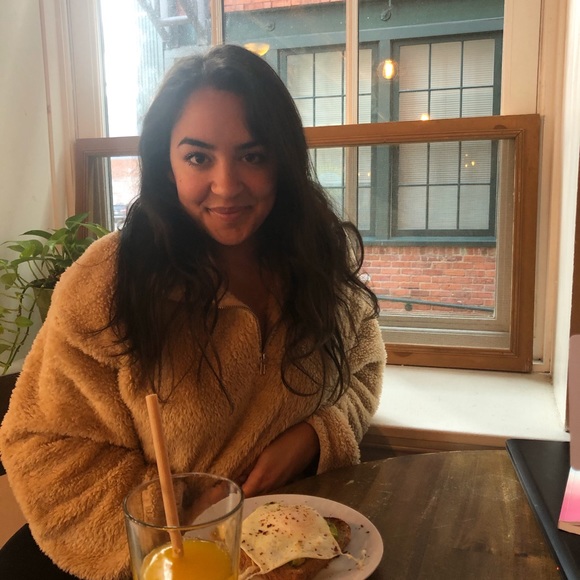 Meet your Posher, Victoria - Picture 2 of 3